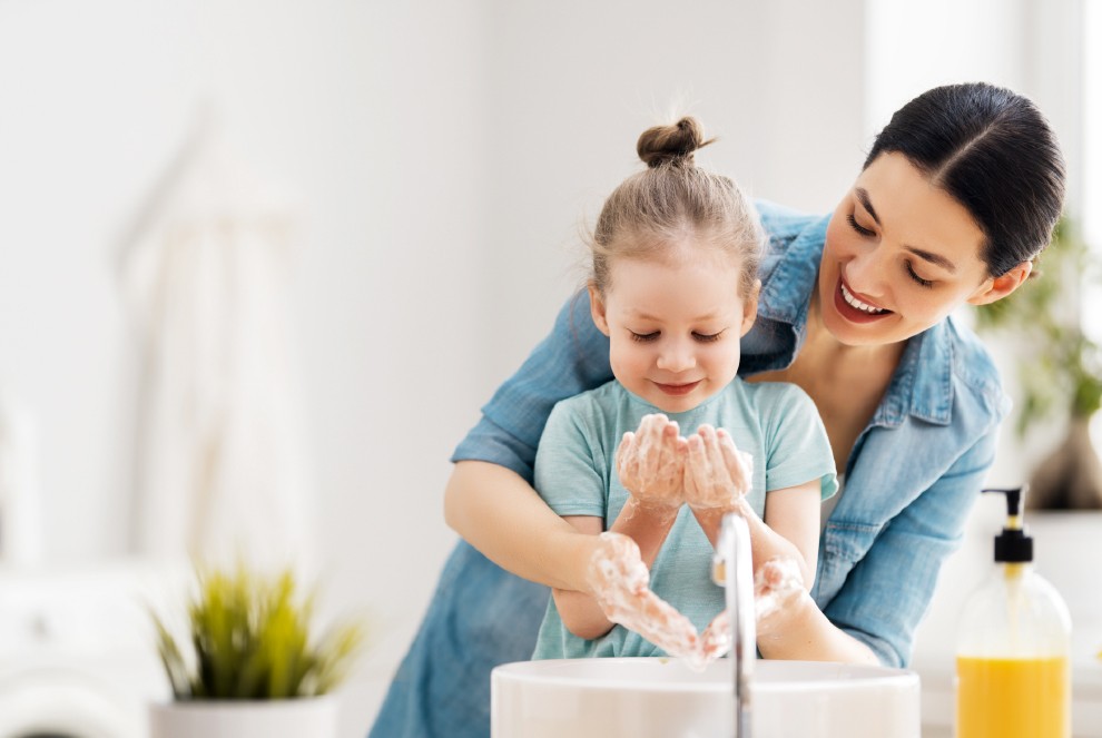 SYMPARE Brand Banner - mom and daughter washing their hands